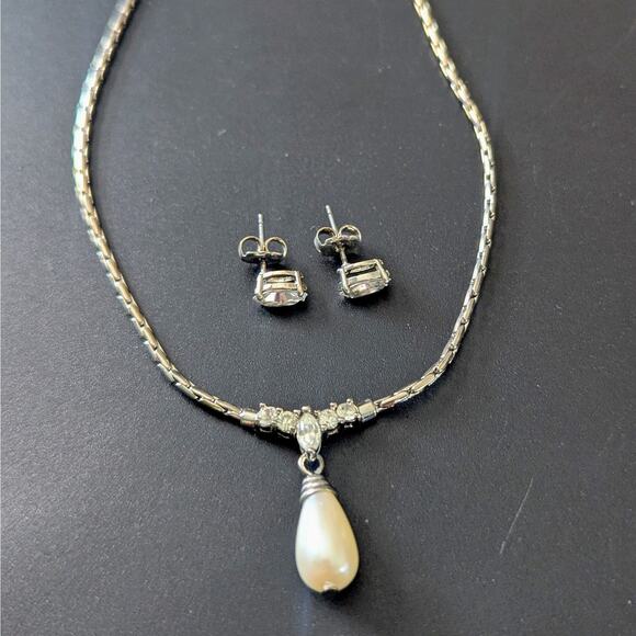 Vintage Avon Pearl & Crystal Necklace + Earring Set - Picture 3 of 4